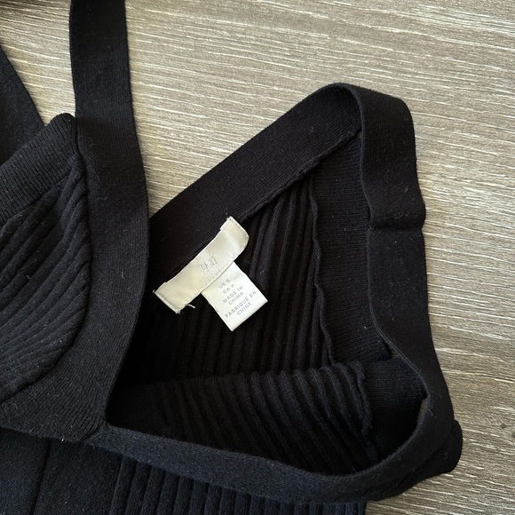 H&M Structured Crop Top - Picture 2 of 3